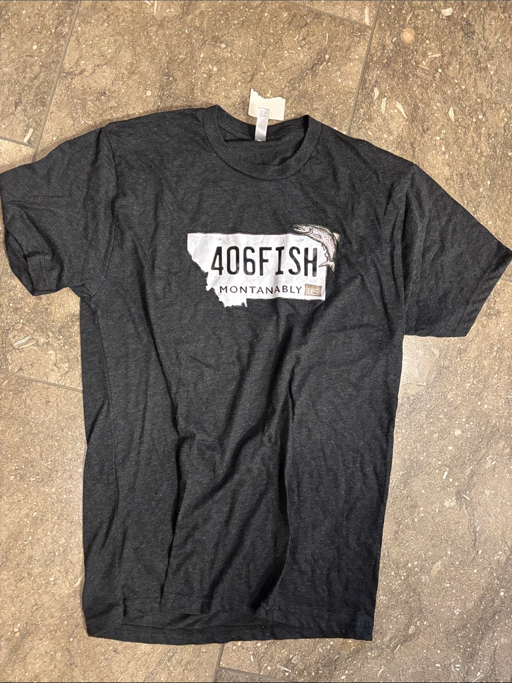 Montana 406 Fish tee, NWT, M gray